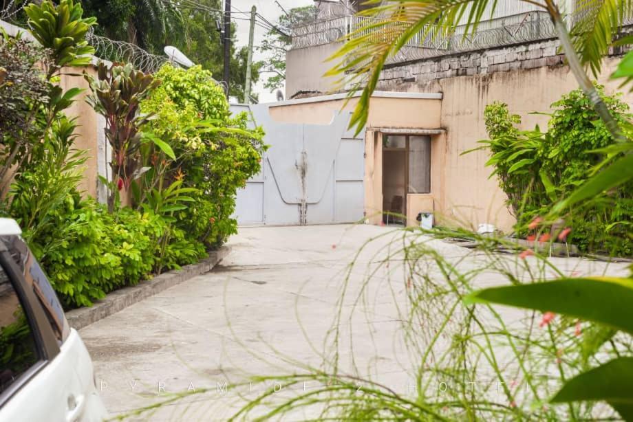 Pyramide II Kinshasa Exterior foto